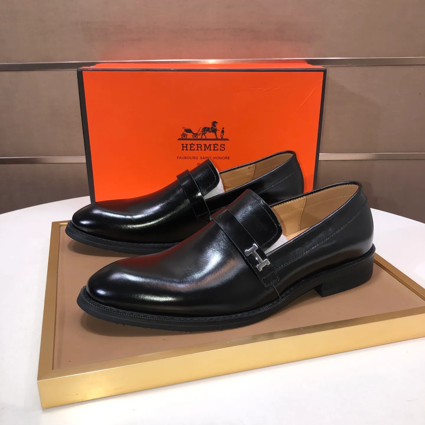 Men's Men's Shoes💰540💰[HERMES] (cowhide lining)🍀Italian top luxury🍀He does not pursue novel styles and gorgeous colors, but attracts the favor of successful men with his flawless, elegant and classic style. Formal leather shoes This very comfortable, simple and stable style allows you to easily match any style! The pattern is absolutely 1:1 refined from the original case, and we strive for excellence in materials, imported cowhide + cowhide lining💪💪💪extraordinary texture👍! .Code number: 39-45 (45 customized)